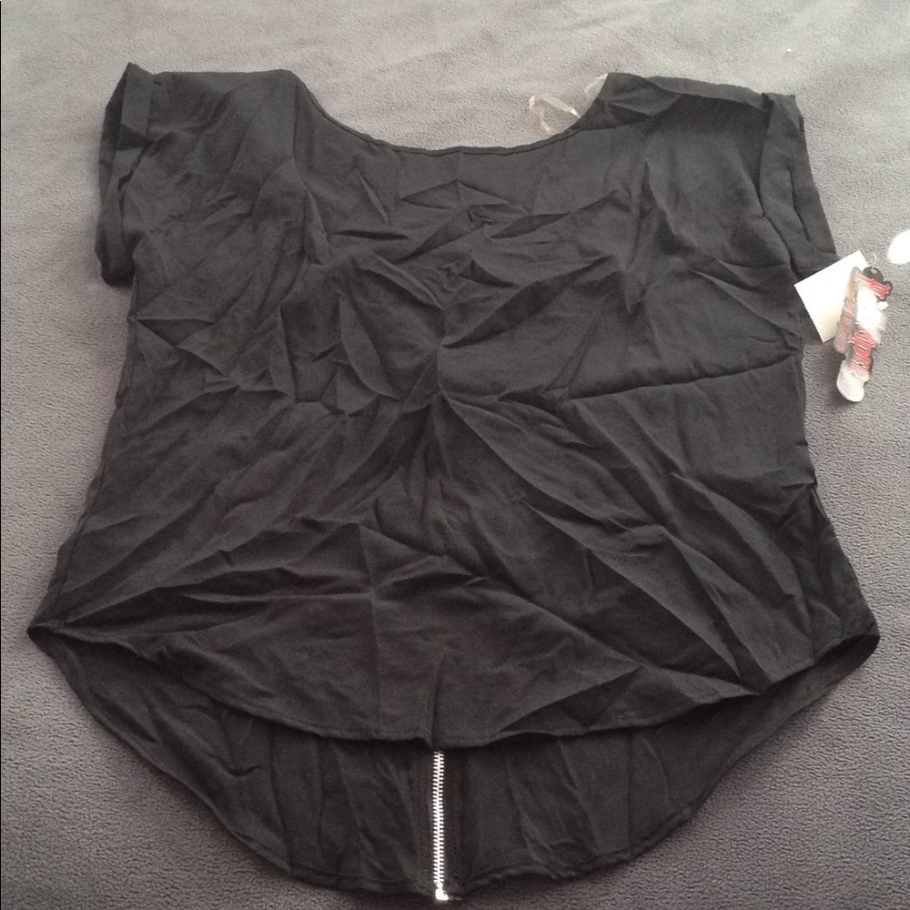 ❤️4 for $20❤️💰💰Cute Blouse with Zipper Back